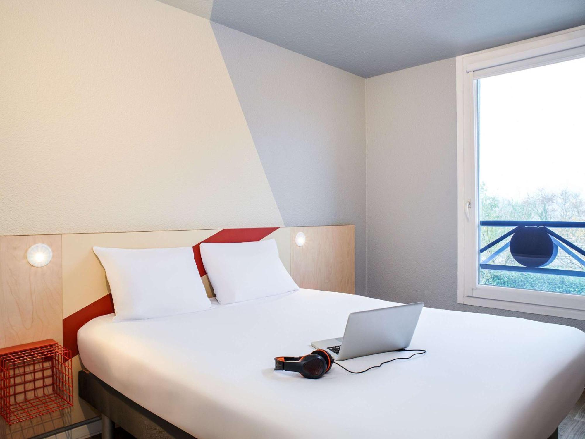 Hotel Ibis Budget Nantes Ouest Atlantis Couëron Exterior foto