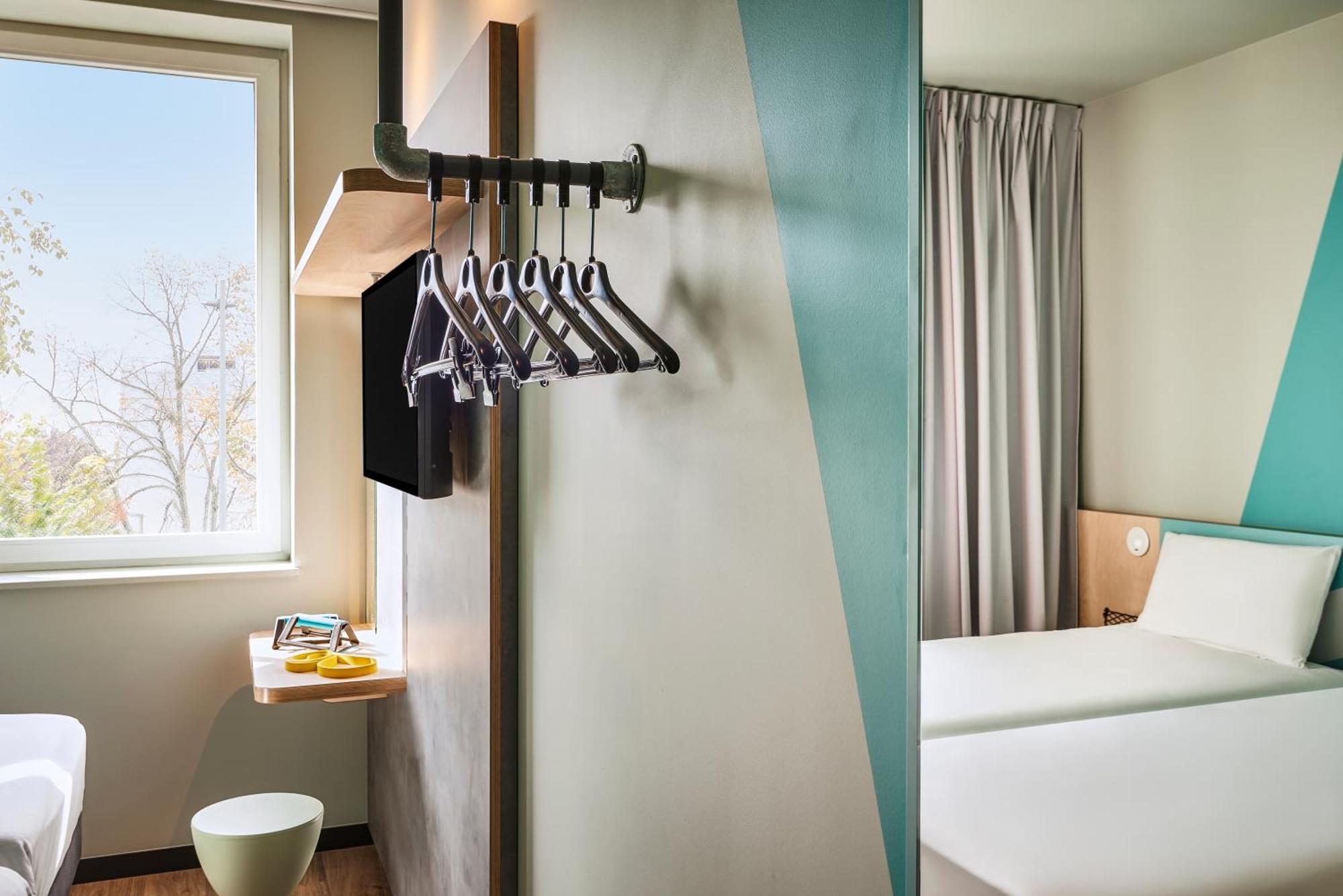 Hotel Ibis Budget Nantes Ouest Atlantis Couëron Exterior foto